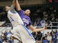 王曼昱复出首秀出彩，休斯顿火箭主场横扫洛杉矶湖人，豪取14连胜